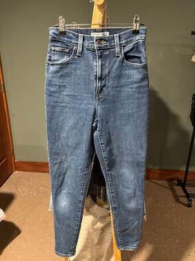 Levi's High Waisted Mom Jeans Size 26